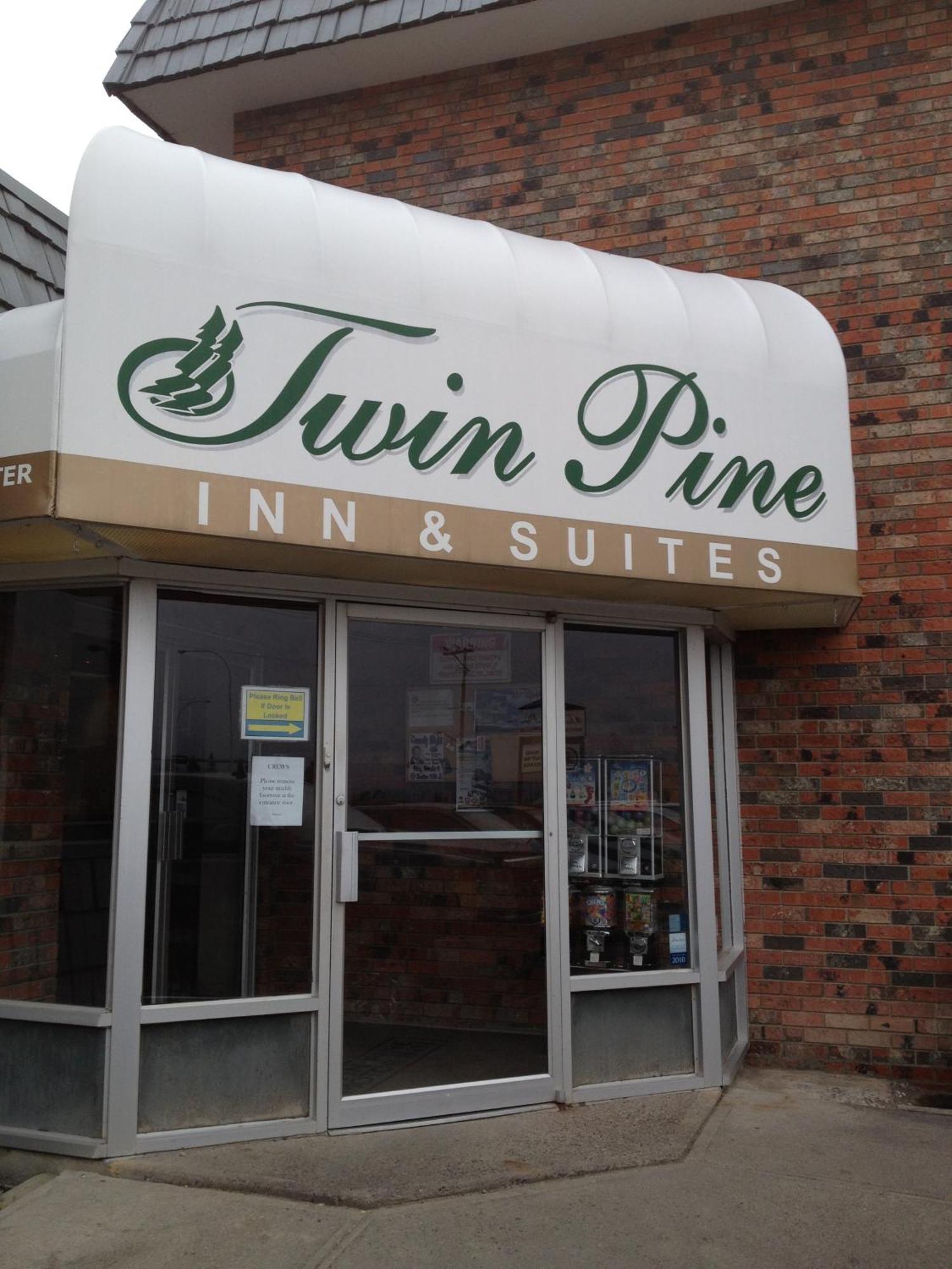 Twin Pine Inn & Suites Hinton Exterior photo