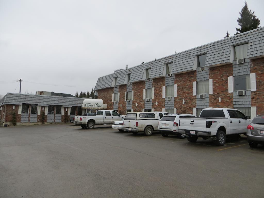 Twin Pine Inn & Suites Hinton Exterior photo