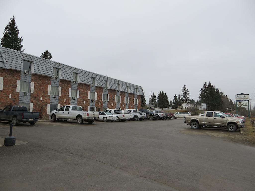 Twin Pine Inn & Suites Hinton Exterior photo